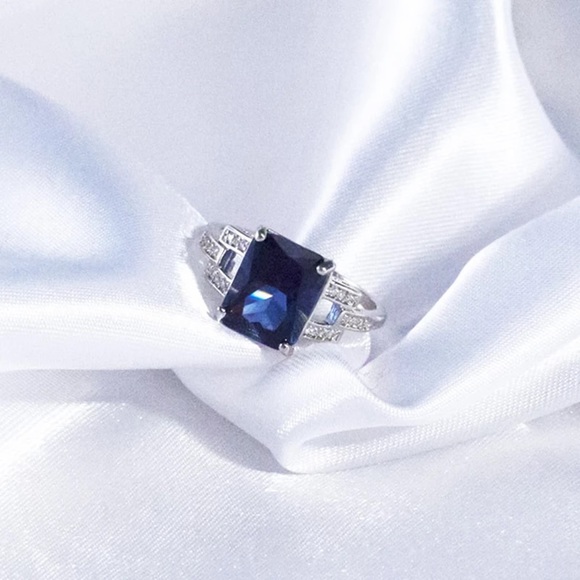 New Women’s 925 Silver Beautiful Sapphire Ring - Picture 2 of 6